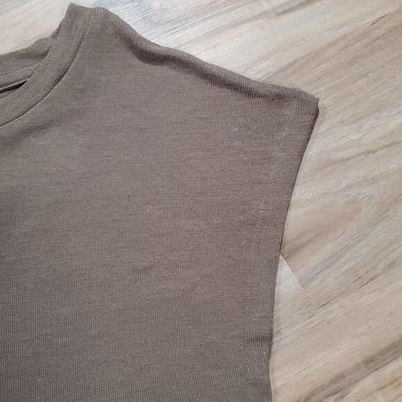 🔺️NWT Fashion Nova Brown "Netflix" Boxy Crop Top Small - Picture 4 of 9